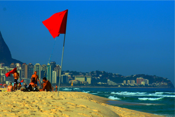 red_flag_beach_excellereneuro_medio